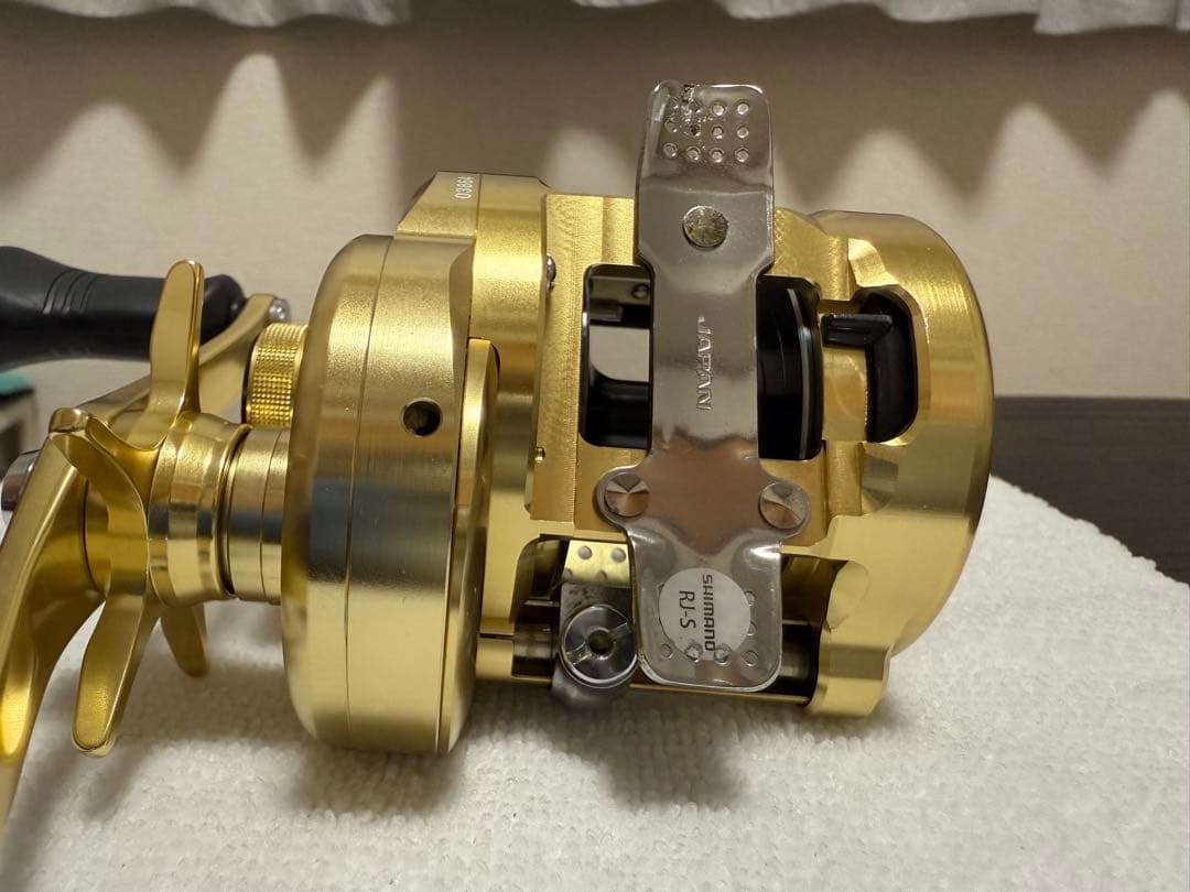 シマノ　18カルカッタコンクエスト301 左巻き