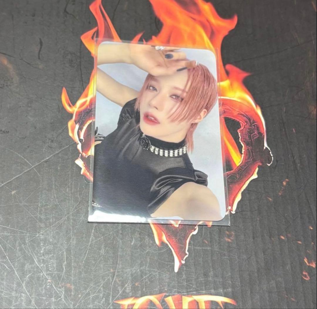 出回りなし XLOV EVERLINE ルイ トレカ 미공개 포토카드