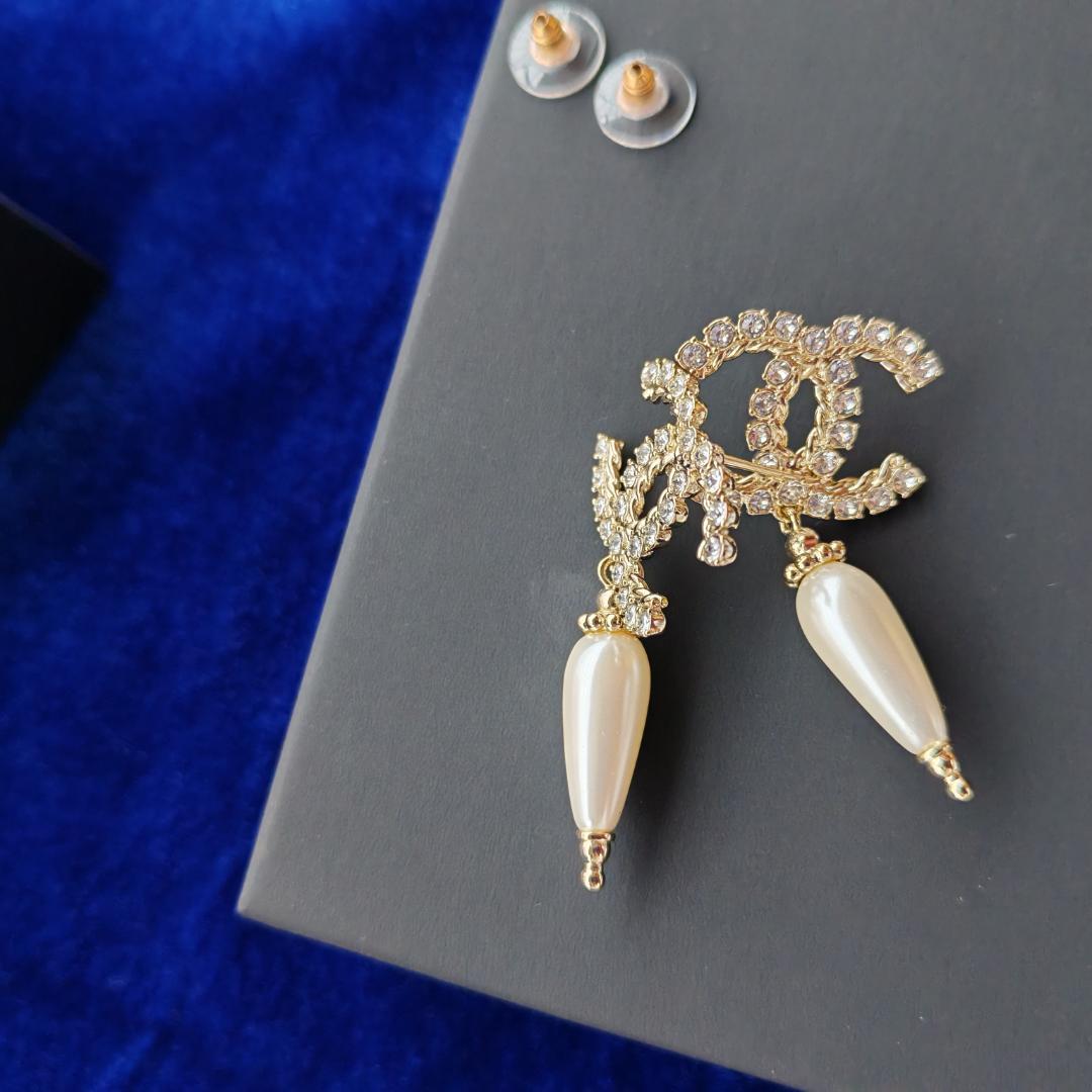 AB5806 ココマーク メタル ストラス レジン ピアス