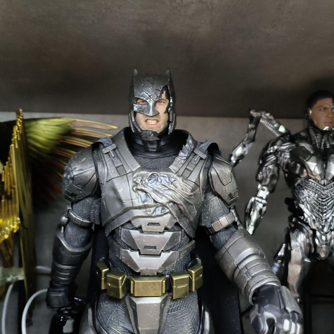 アーマードバットマン 1/6スケール フィギュア　ホットトイズ バトル ダメージ