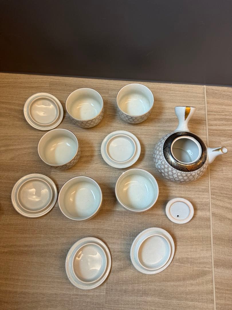 1503  九谷焼　金亀甲模様　茶器セット　急須1  湯呑蓋付5  金彩