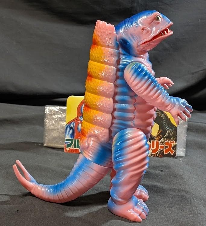 ケムラー「ウルトラマン」登場怪獣（ブルマァク復刻）ヘッダー付ソフビフィギュア