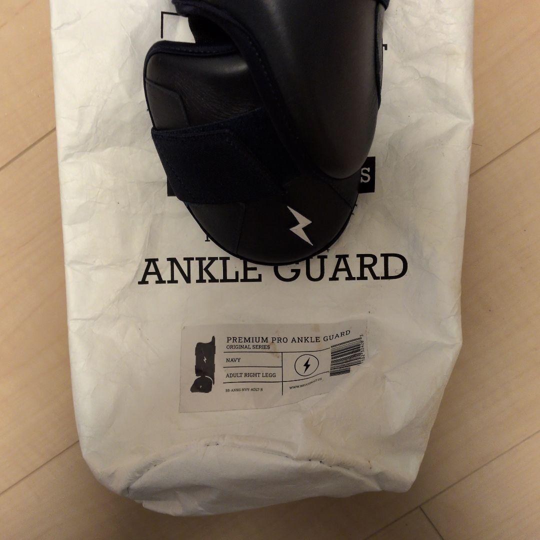 バ*ー様 ブルースボルト プレミアムプロ 大人用アンクルガード ネイビー 右打者