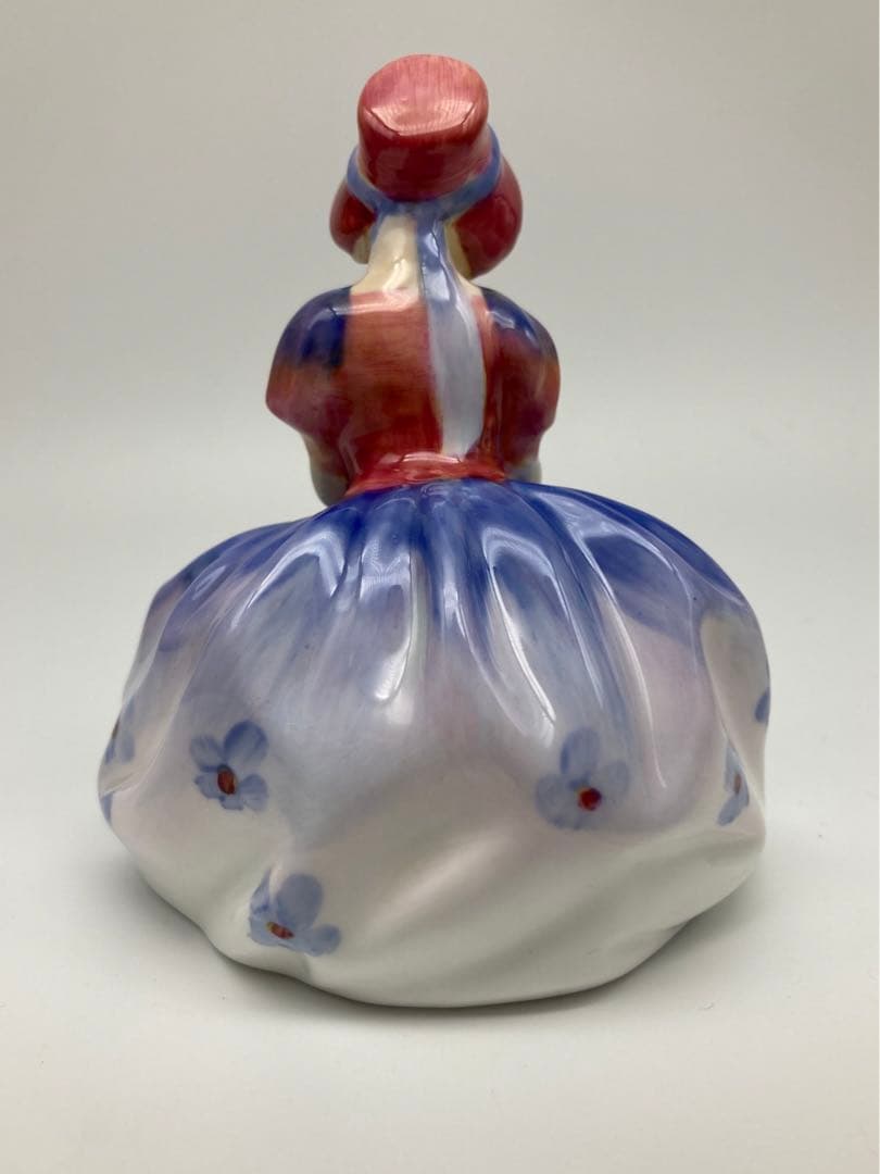 ロイヤルドルトン　フィギュリン　MONICA 陶磁器人形