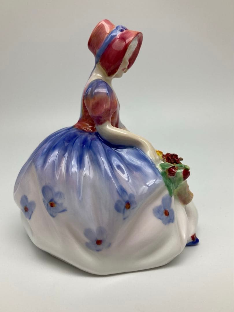 ロイヤルドルトン　フィギュリン　MONICA 陶磁器人形