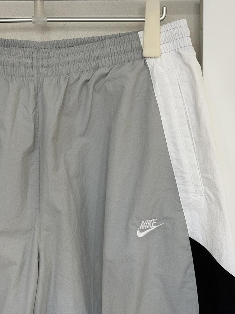 Nike ウィンドブレーカーとトレーニングパンツセット
