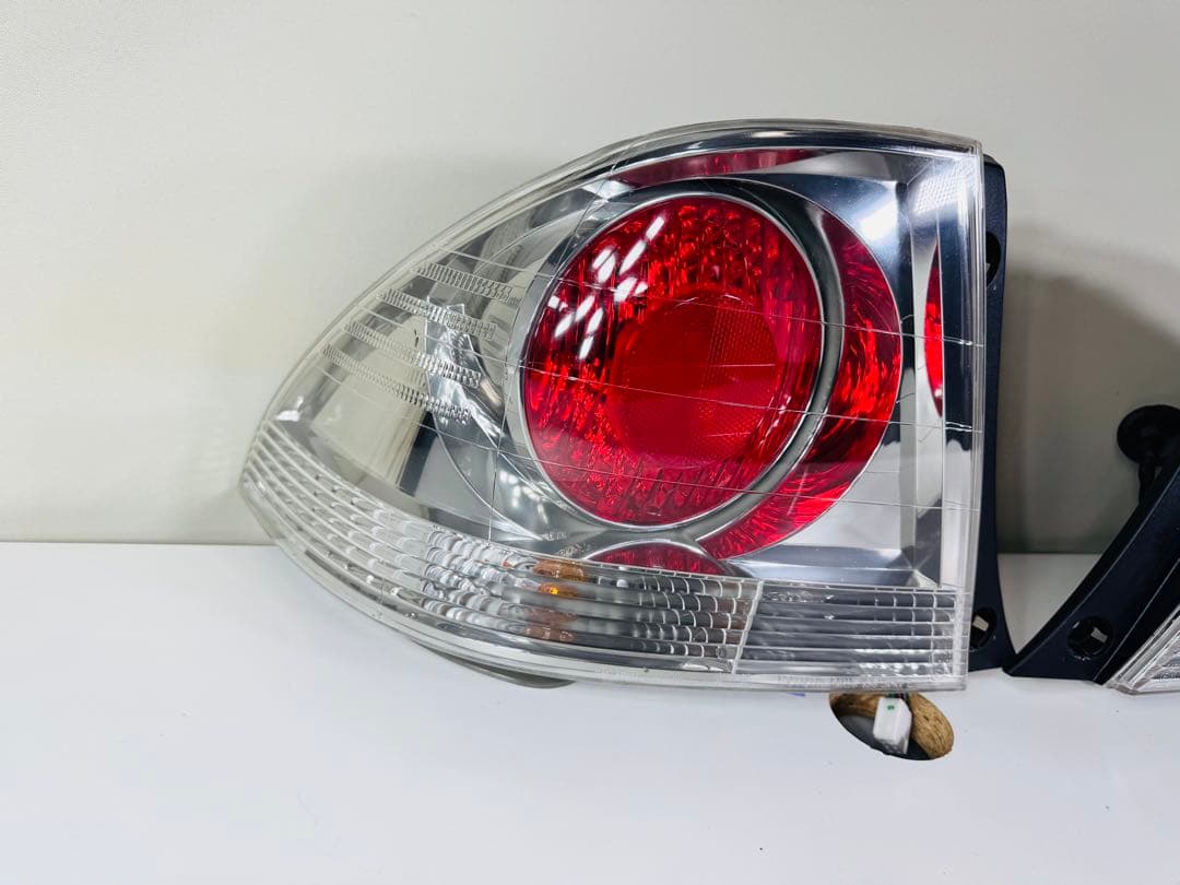 トヨタ　アルテッツァ　純正テールランプ　右左セット