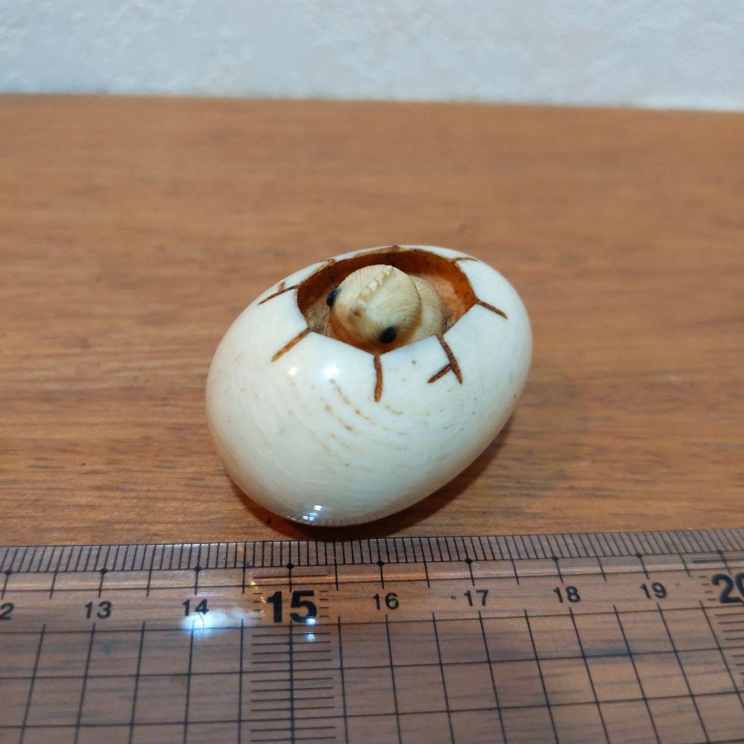 時代提げ物 絡繰根付 天然素材 在銘【啐啄同時】高さ約3.2cm 重さ約35ｇ