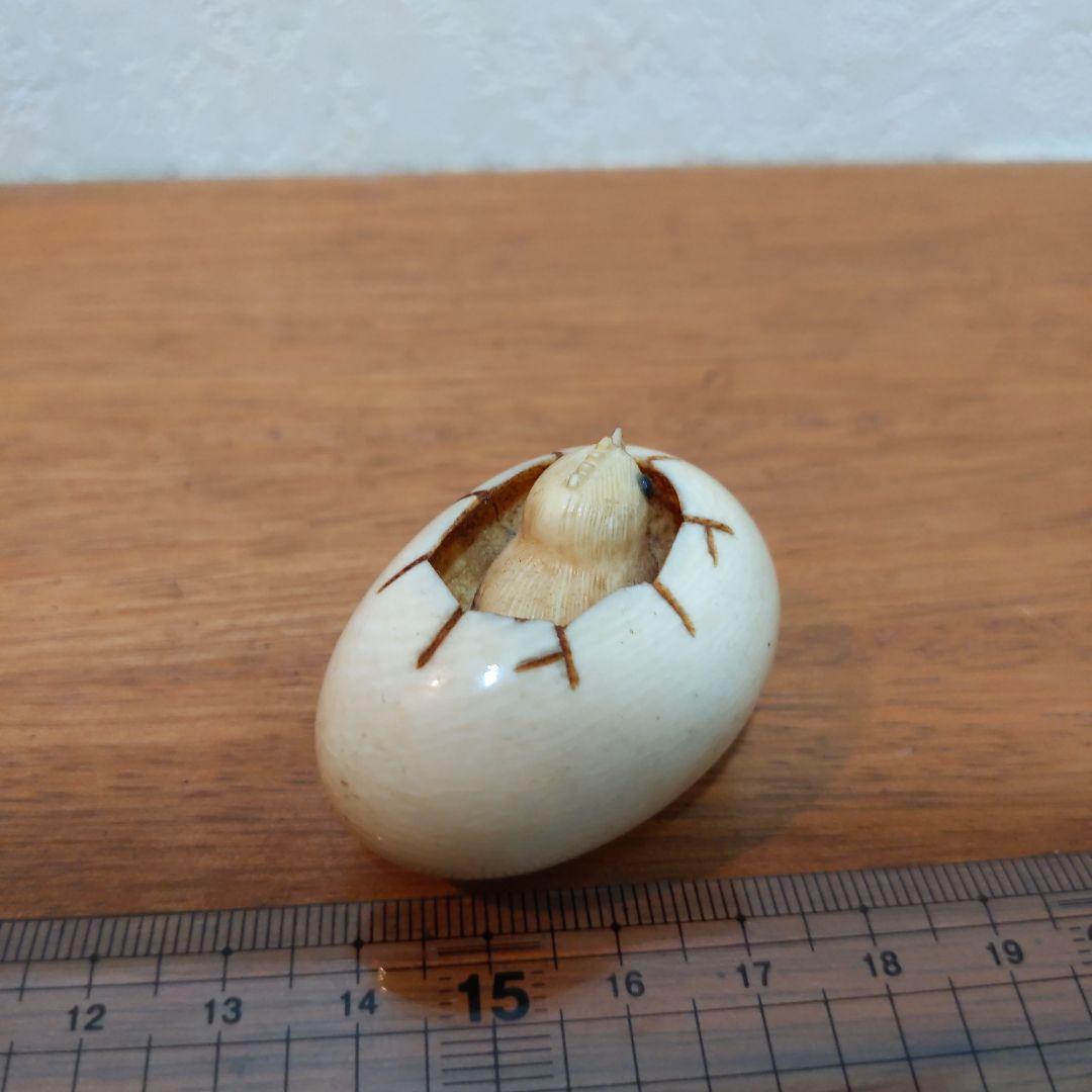 時代提げ物 絡繰根付 天然素材 在銘【啐啄同時】高さ約3.2cm 重さ約35ｇ