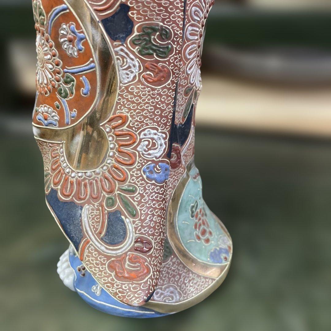 石川県九谷焼観音像　装飾的な陶器の女性像　日本美術　日本伝統工芸品