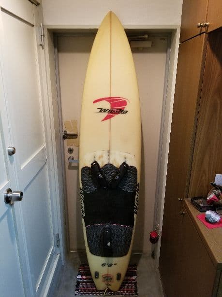 サーフィン ボード    板/フィン4本折れ無し/パッド付き