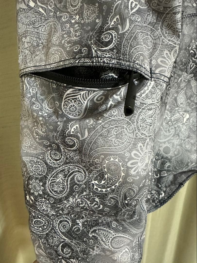 ペイズリー柄スノーボードウェア（女性用）