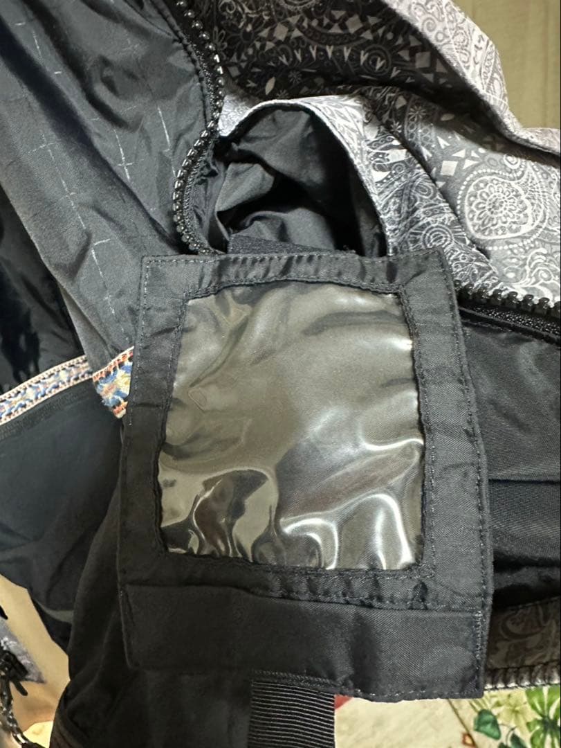 ペイズリー柄スノーボードウェア（女性用）