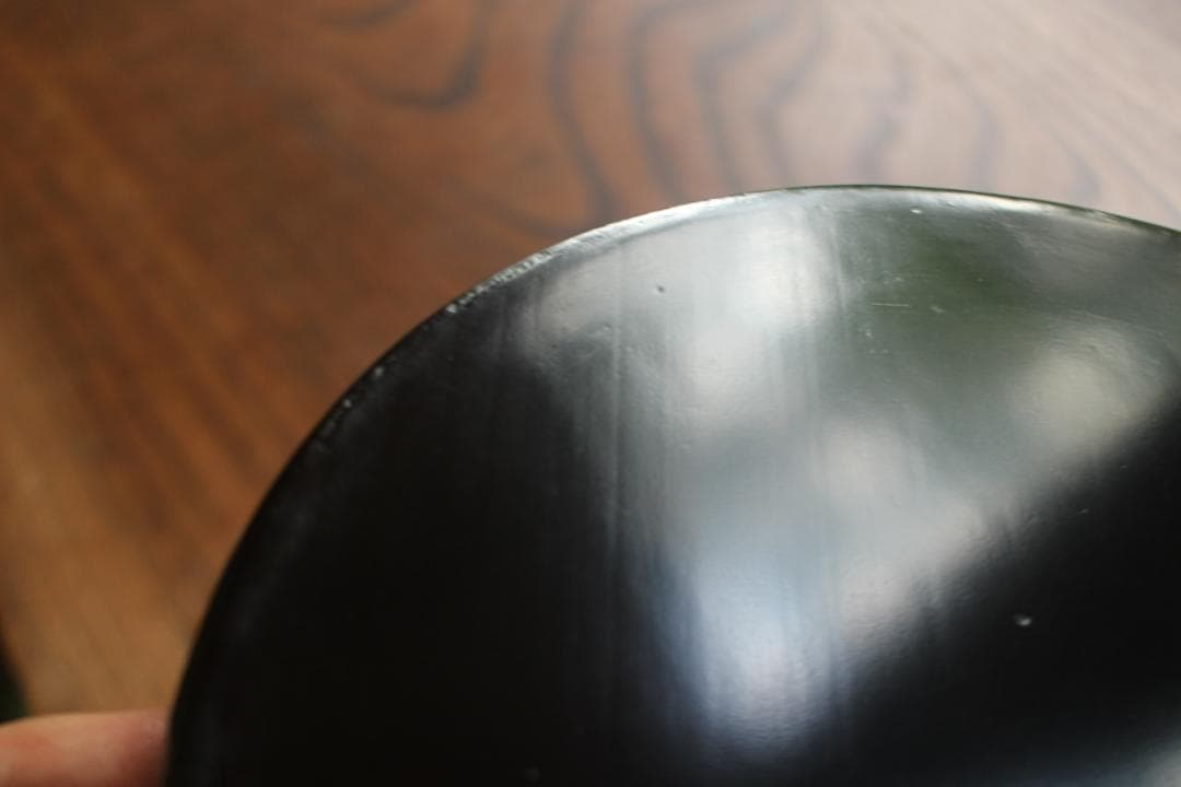 シンプルデザインに上質縁金黒漆の小ぶり丸盆（検輪島塗お盆丸盆