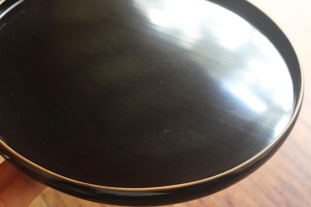 シンプルデザインに上質縁金黒漆の小ぶり丸盆（検輪島塗お盆丸盆