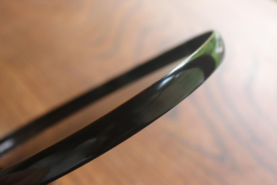 シンプルデザインに上質縁金黒漆の小ぶり丸盆（検輪島塗お盆丸盆