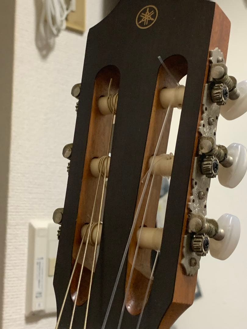 YAMAHA CG122MSクラシックギター、マホガニーバック、ケース付き。