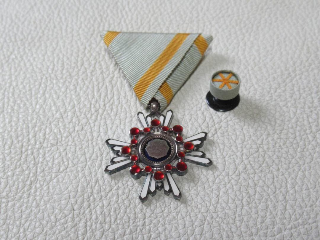 未使用 大正時代 黒漆塗箱/略章付◆勲六等瑞宝章(瑞宝単光章) 銀製 勲章/徽章