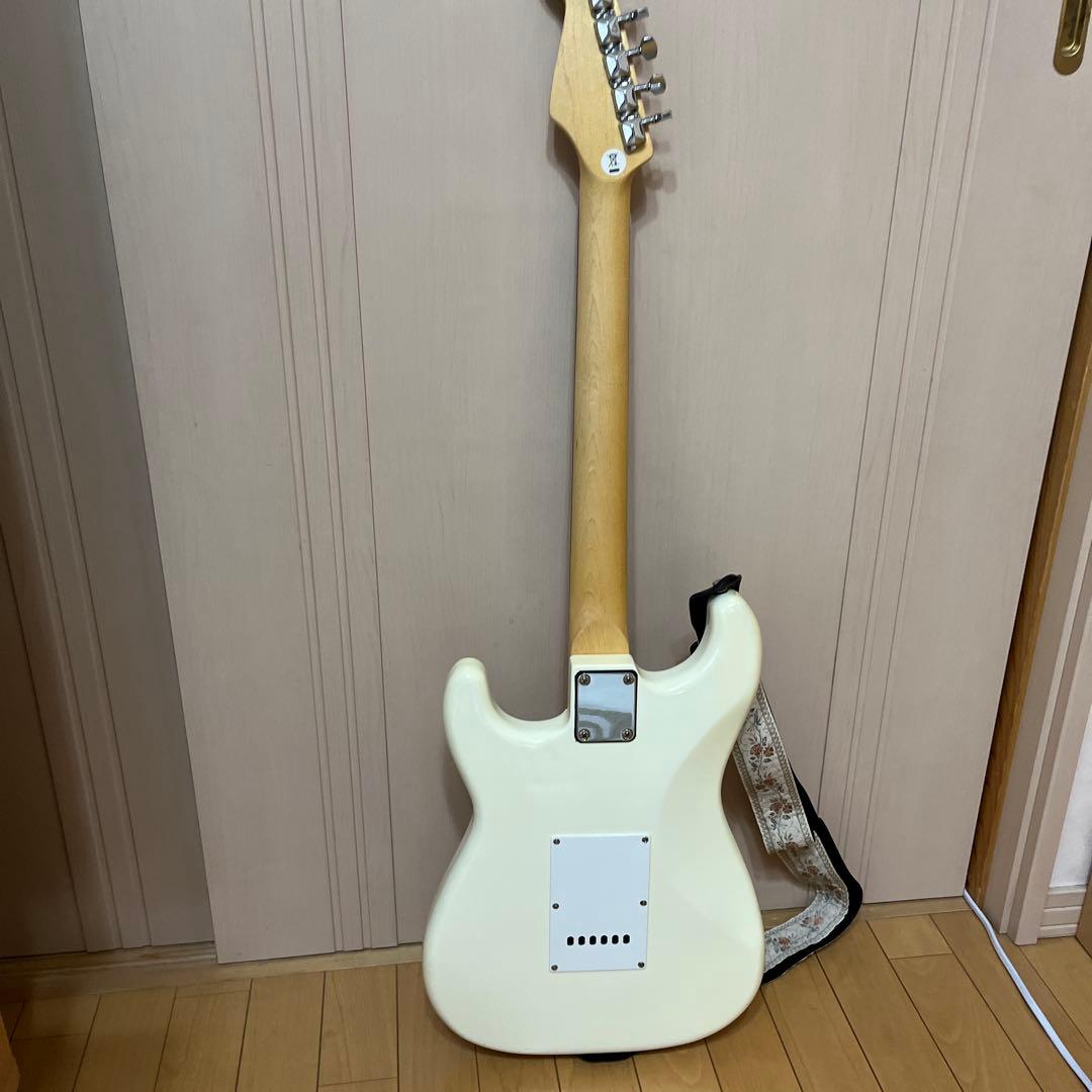 ホワイトエレキギター ストラトキャスター 初心者中古美品
