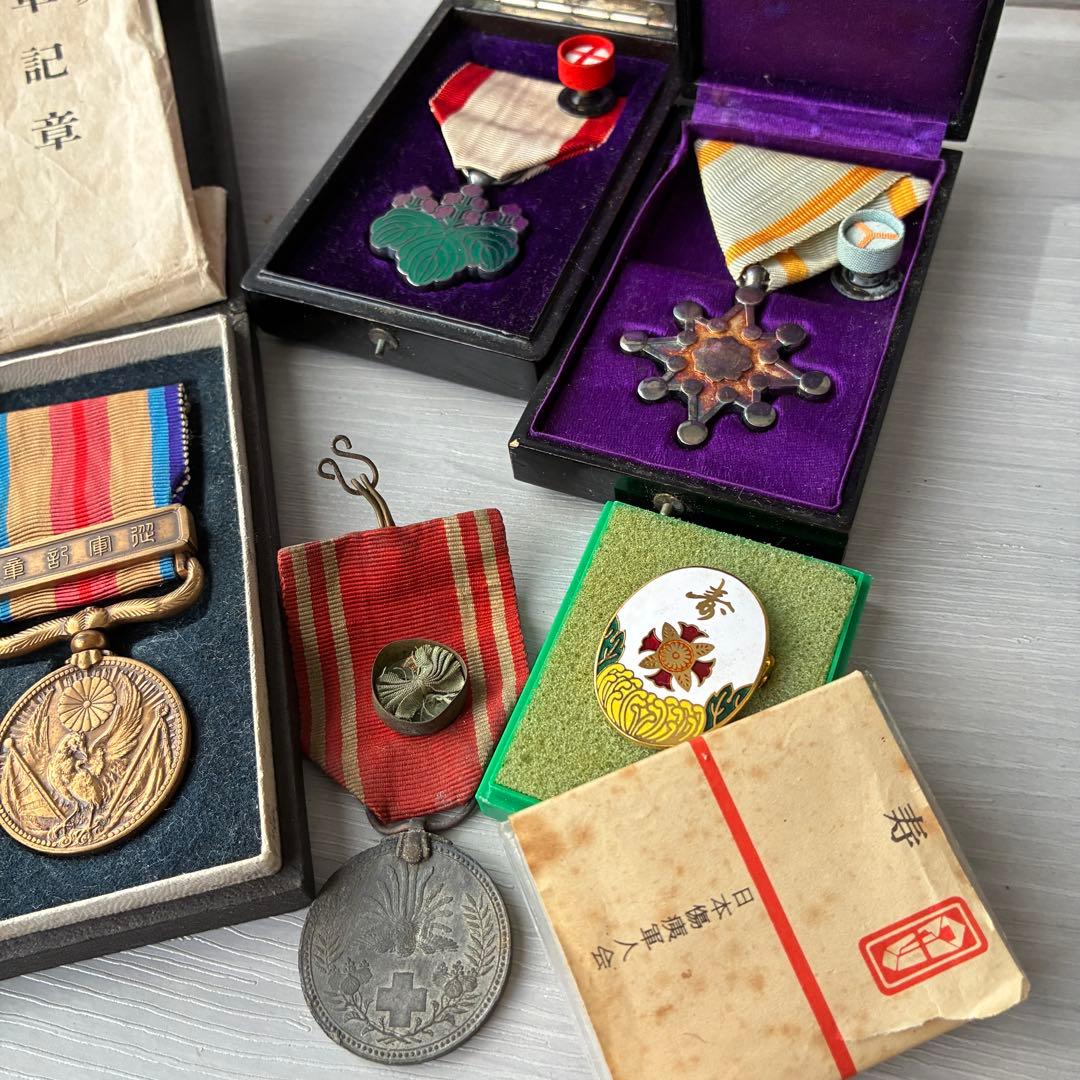 戦争　勲章まとめ売り　記章　傷痍軍人　日本赤十字社　コレクション