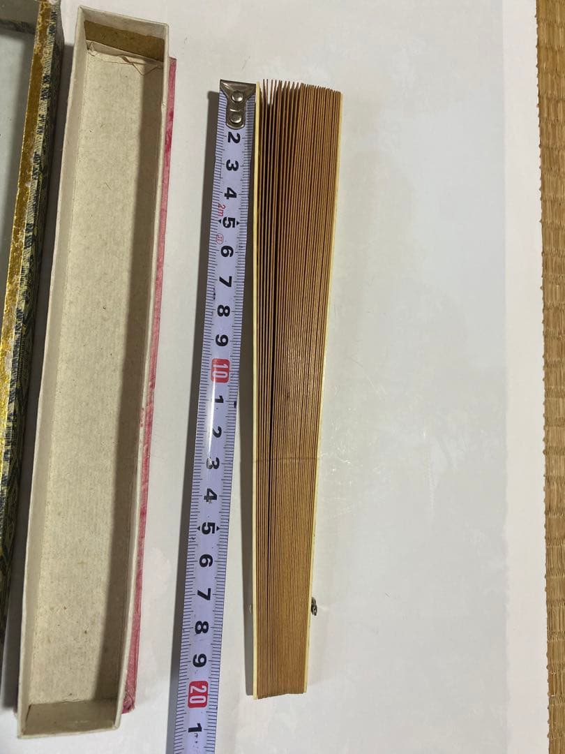 ♦️中国 香港 伝統工芸 透かし彫り 扇子 扇？骨？鹿角 置物飾り 団扇 骨董品