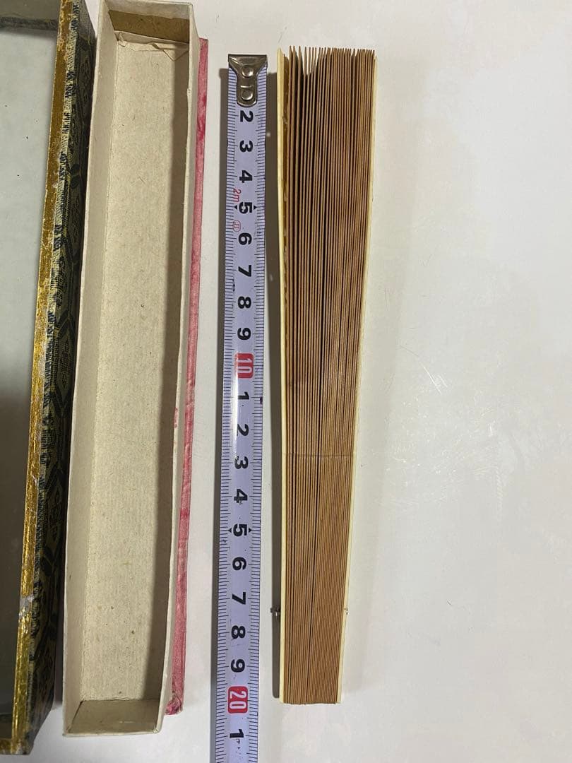 ♦️中国 香港 伝統工芸 透かし彫り 扇子 扇？骨？鹿角 置物飾り 団扇 骨董品