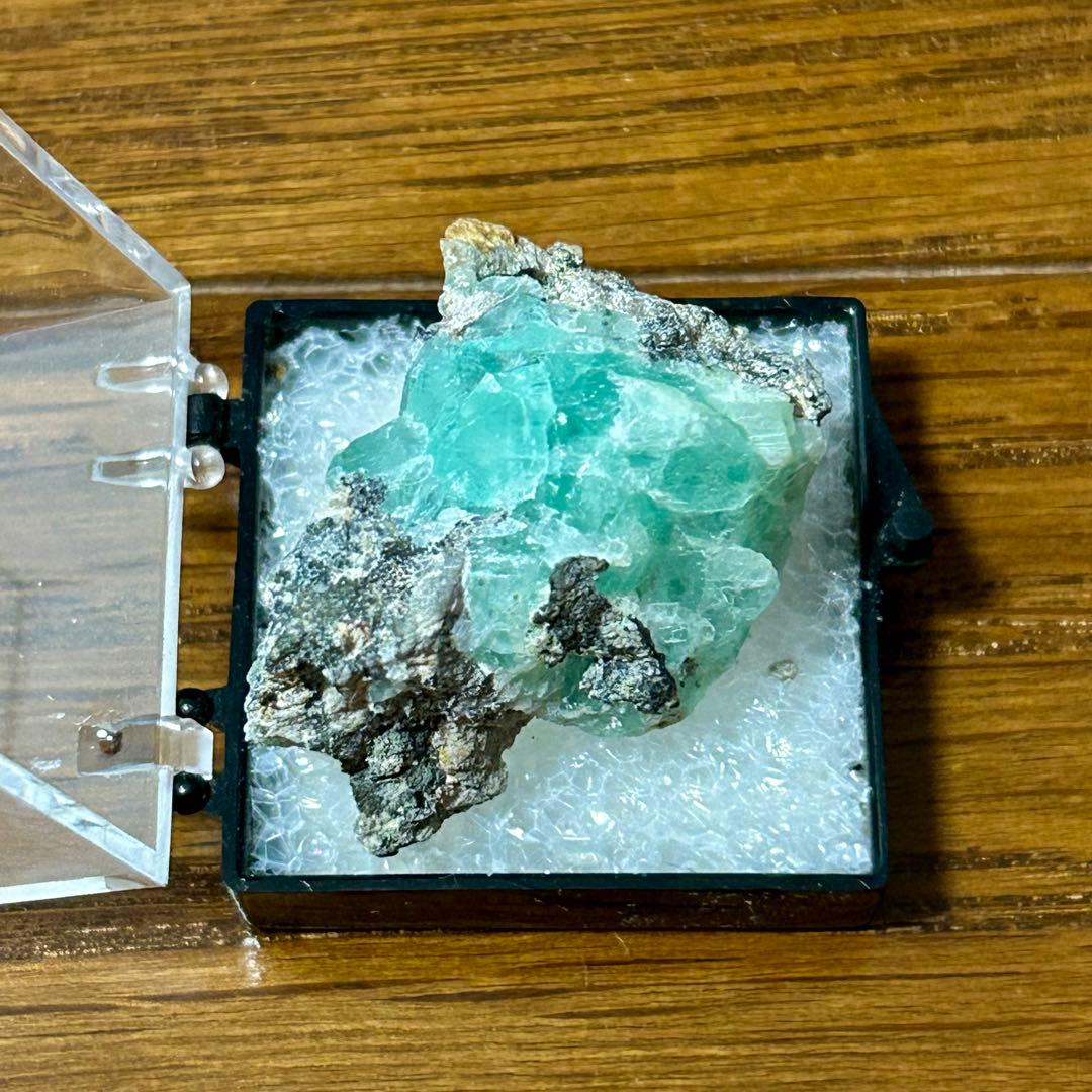 フォスフォフィライト　原石　ボリビア産　鉱物標本