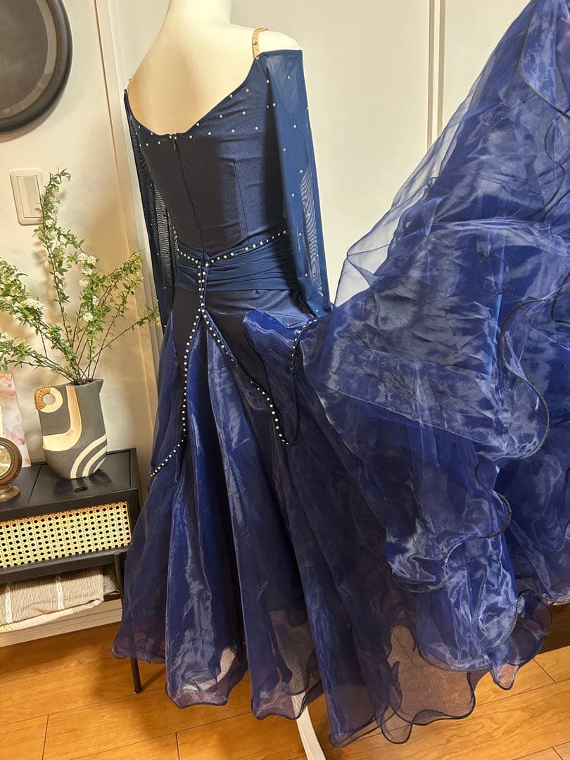 社交ダンス　ドレス　モダン　清楚で上品なネイビーのワンピース