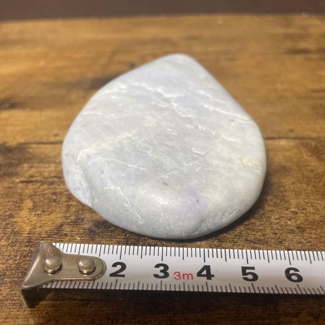 最終値下げ！220g 糸魚川　ラベンダー　翡翠　紫　海石　台座つき