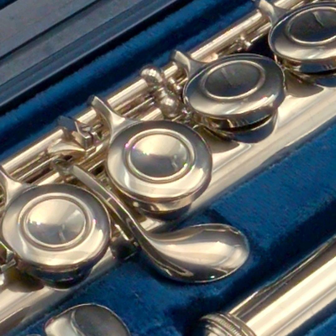 フルート　調整済　美品　ヤマハYFL211S（Eメカ.銀メッキ仕様）