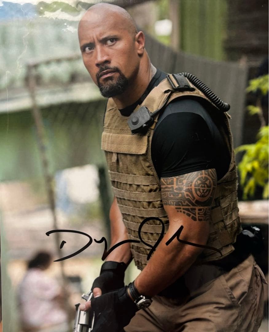 俳優　ドウェイン・ジョンソン　直筆サインポートレート　ロック　WWE