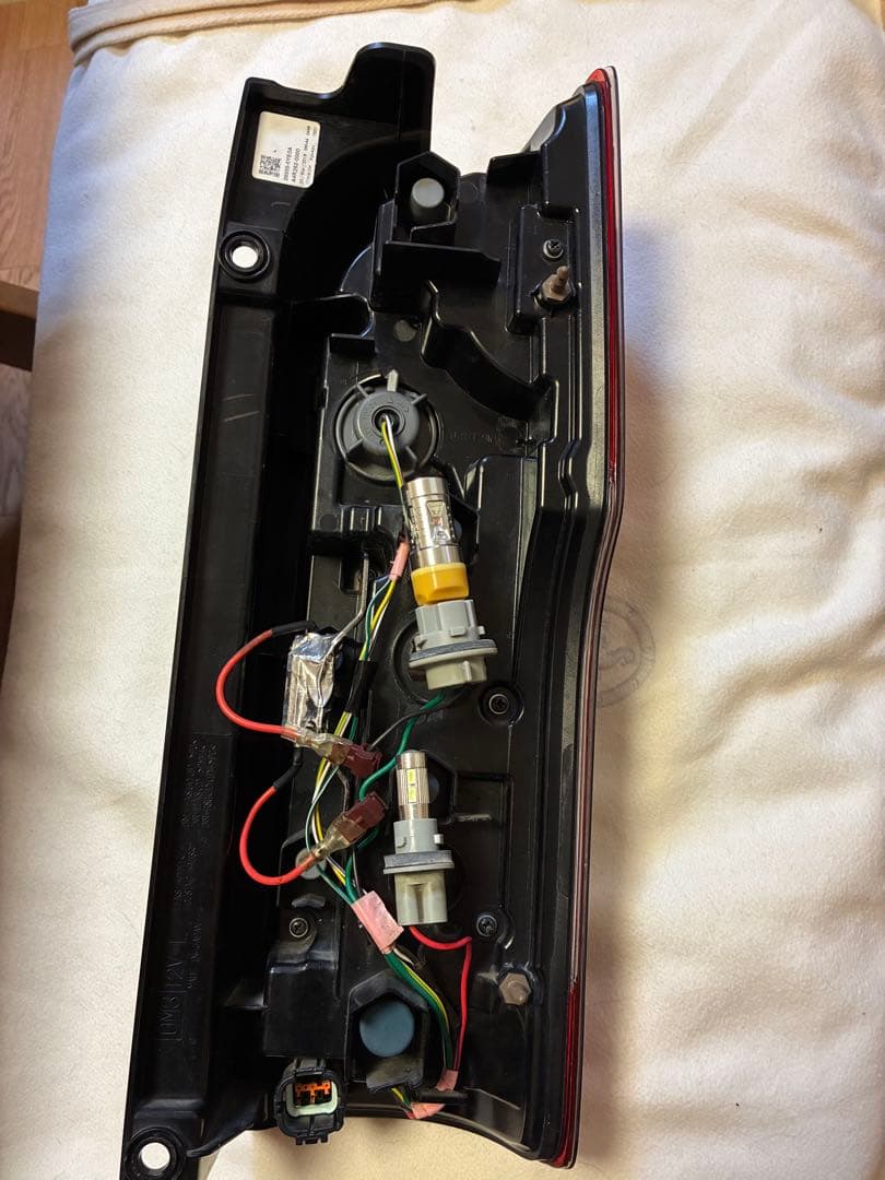 NV350 キャラバン 純正テールランプ