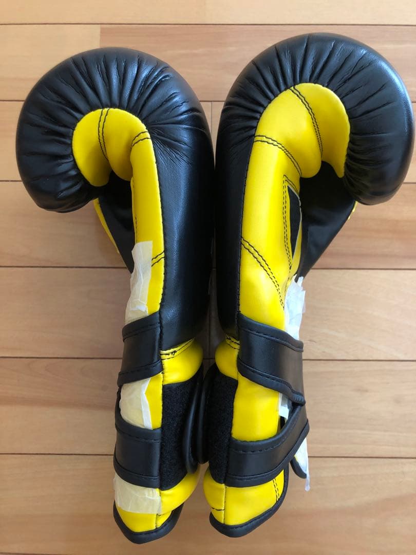 希少イギリスの格闘技ブランドボクシングキックムエタイグローブ 黒/黄8オンスoz