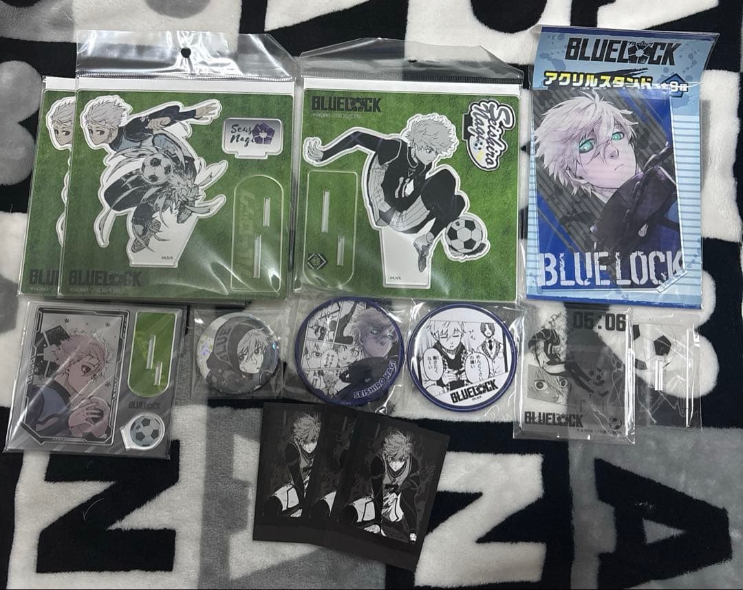 ブルーロック 凪 誠士郎 アクリルスタンド 缶バッジ モノクロカード