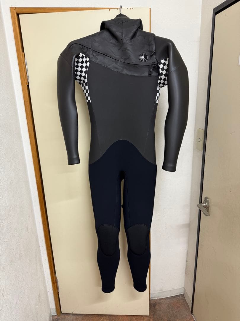 サイバーウエットスーツ　フルスーツ新品未使用　レディースモデル　フード付き