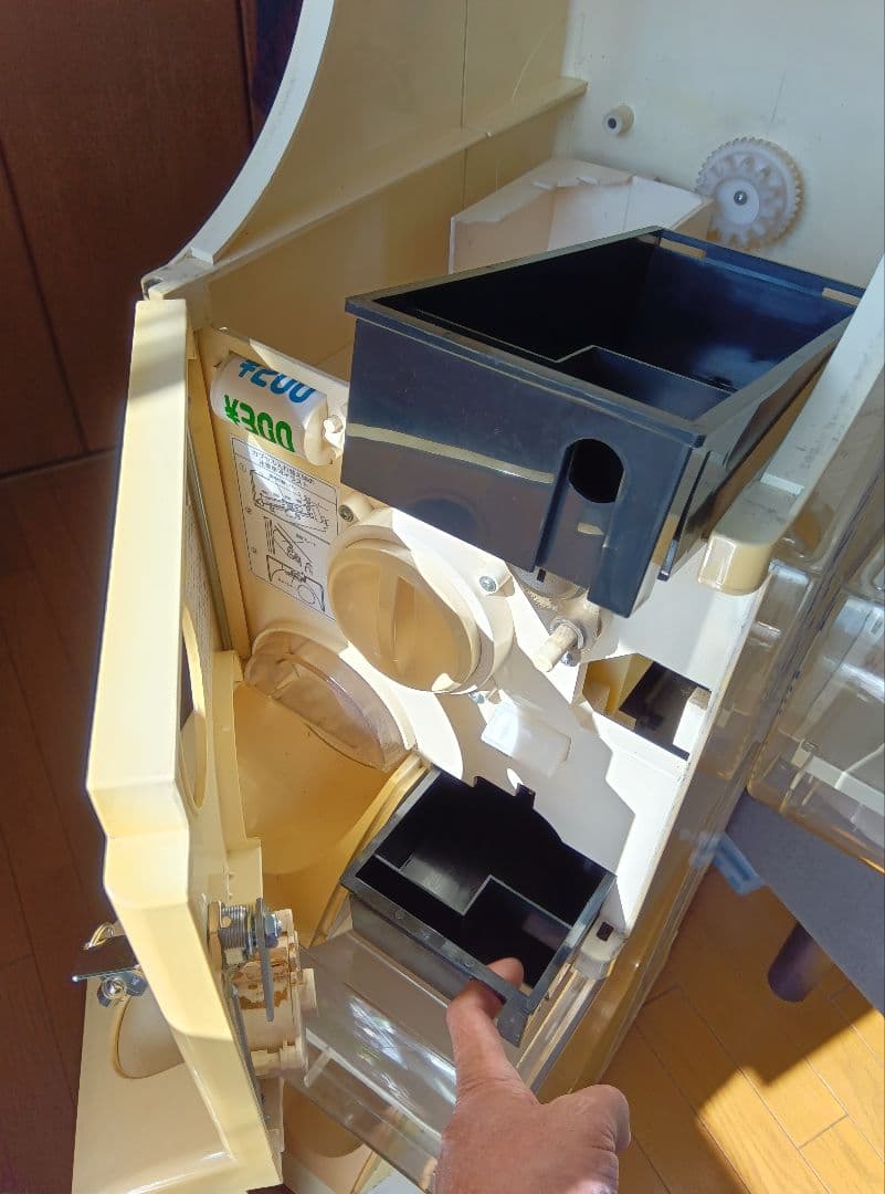 【鍵付】ガチャガチャ　本体　カプセルステーション　スリムボーイ　ユージン　筐体