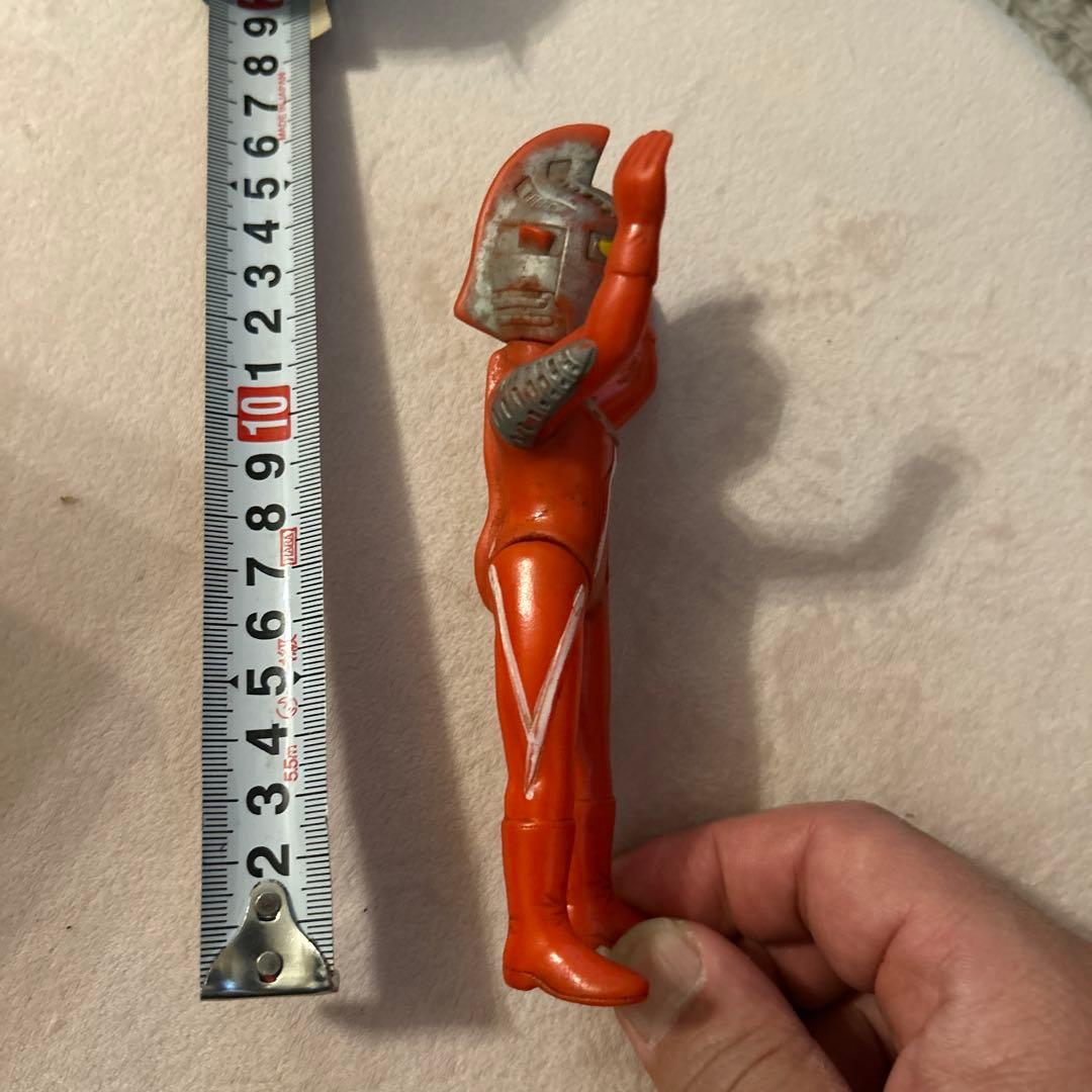 ウルトラセブンフィギュア オレンジ