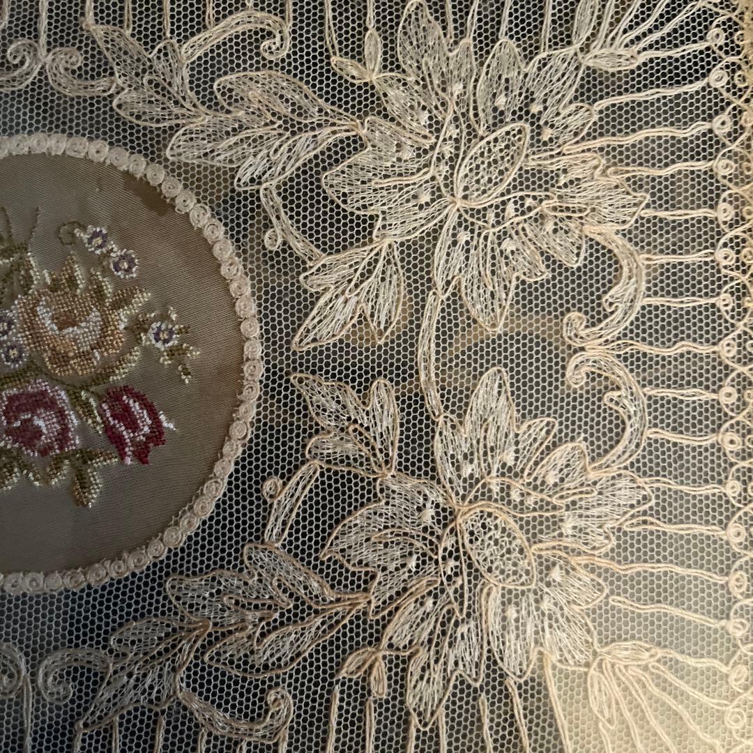 プチポワン　レース装飾の刺繍トレイ　再値下げ致しました‼️