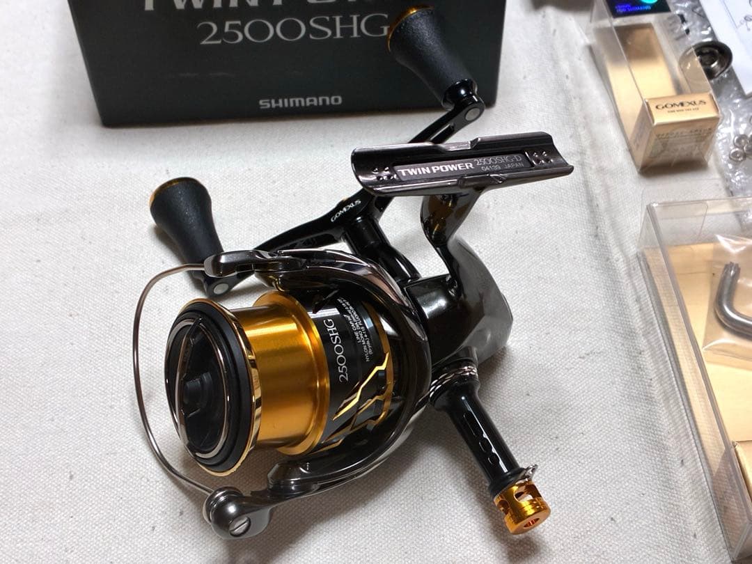 【極美品】シマノ リール 20ツインパワー2500SHG【ダブルハンドル仕様】