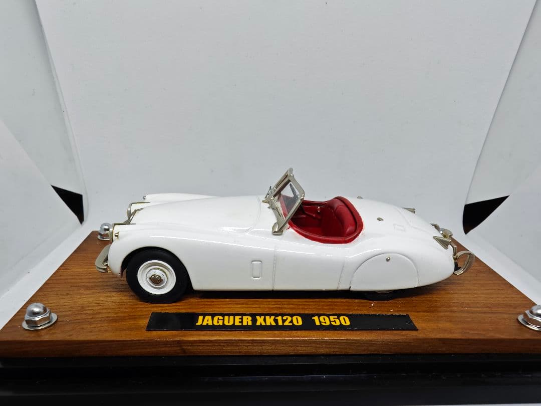 ハンドメイドモデル 1/43 JAGUAR XK120 1950 ホワイト