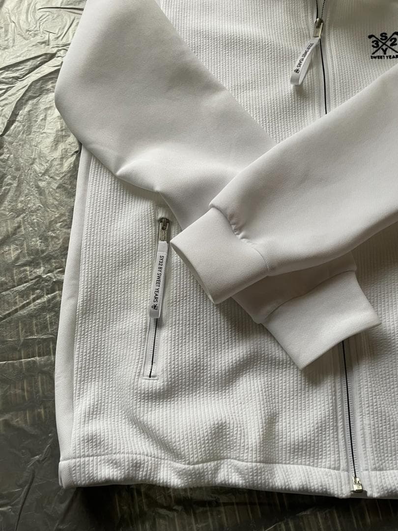 ま*ん様 SY32 BY SWEET YEARSホワイト ジップアップジャケット