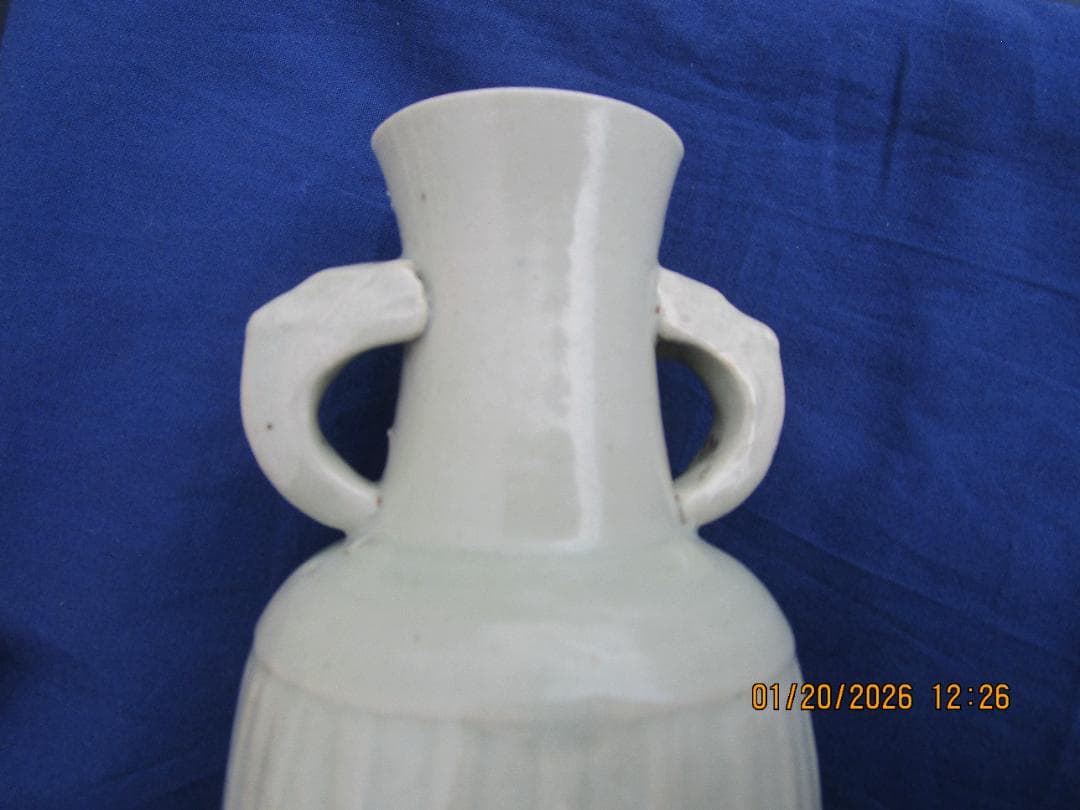 青磁　花瓶　花生け　中国陶磁器　耳付き　時代物　無傷　程度良し　1本