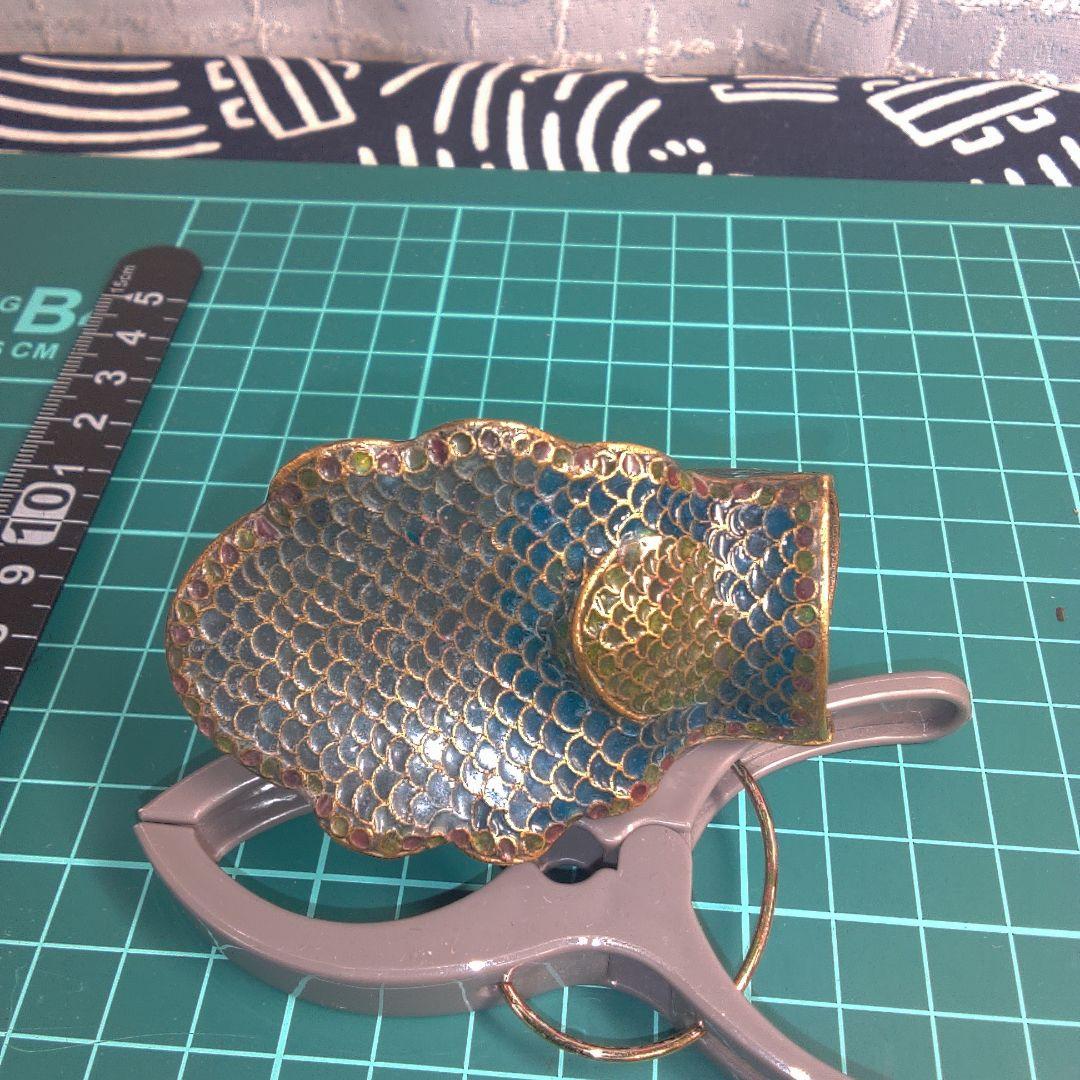 小物１ 七宝？ 孔雀デザインの金属製置物 つのがありません