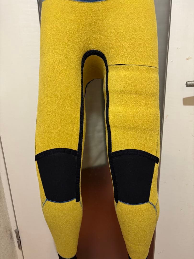 使用少なめ！　Hurley　セミドライ　チェストジップ　Lサイズ相当　日本製