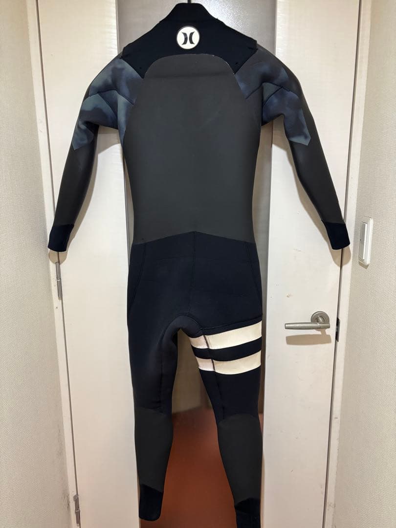 使用少なめ！　Hurley　セミドライ　チェストジップ　Lサイズ相当　日本製