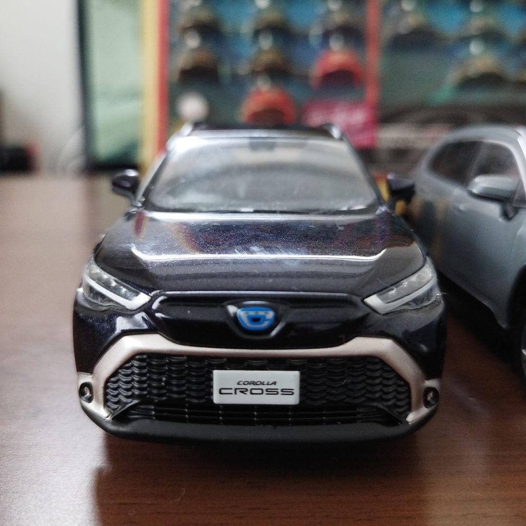 非売品30分1スケール　COROLLA CROSS ミニカー 3台セット