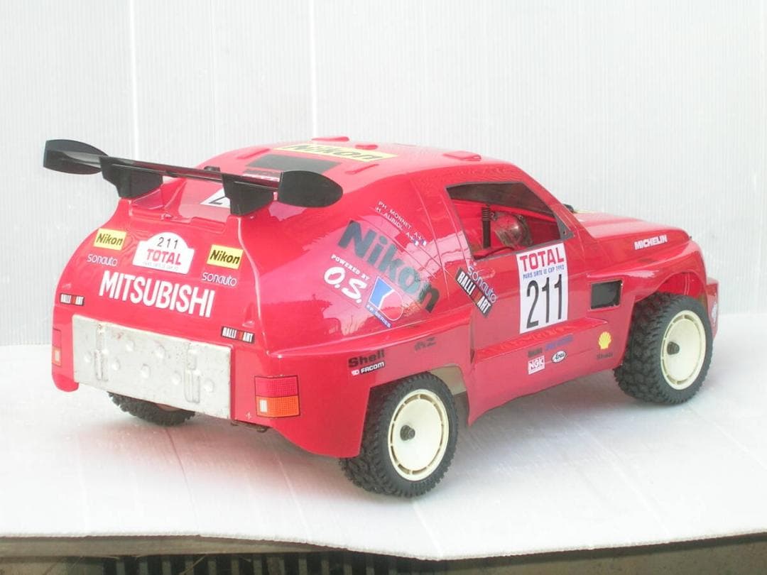 すぐ遊べる調整済み。お手軽エンジンカー迫力ワイドボディ。京商GP10三菱パジェロ