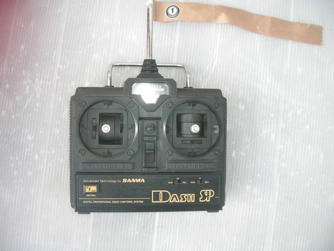 すぐ遊べる調整済み。お手軽エンジンカー迫力ワイドボディ。京商GP10三菱パジェロ