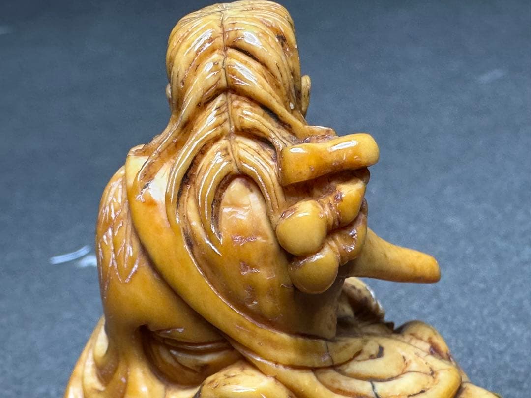 極上　根付　天然素材　アンティーク　骨董　飾り物　古美術品　 置物　細密細工