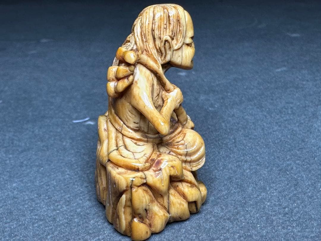 極上　根付　天然素材　アンティーク　骨董　飾り物　古美術品　 置物　細密細工